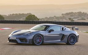 CAYMAN GT4